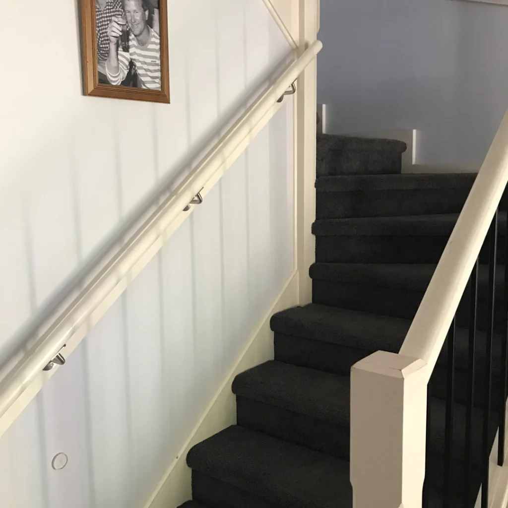 Hiline Home Modifications - Timber grab rails